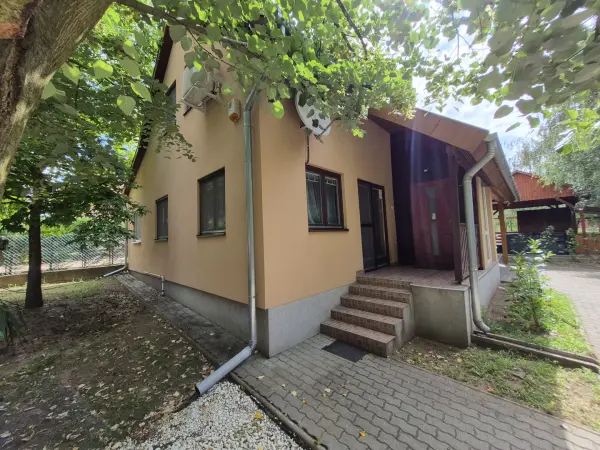 Eladó családi ház, Tiszafüred 3+2 szoba 111 m² 80 M Ft
