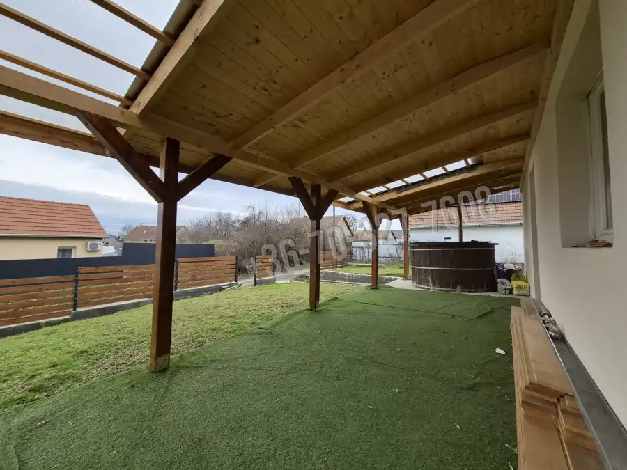 eladó újszerű családi ház, Tiszafüred